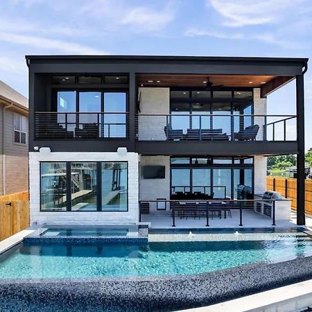 Lakefront Stay For 16 With Pool Dock & Game Room